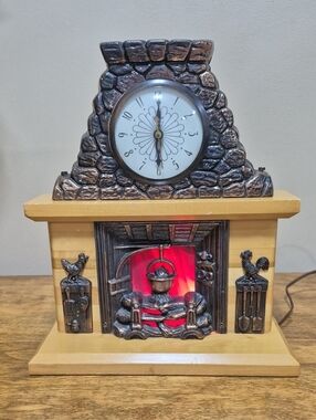UNITED CLOCK CORP. Vintage MCM Mantel Clock With Fireplace Illumination Detail
